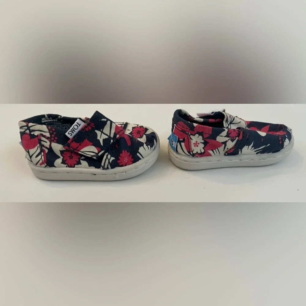 Toms baby girl floral slip on shoe Sz 3
